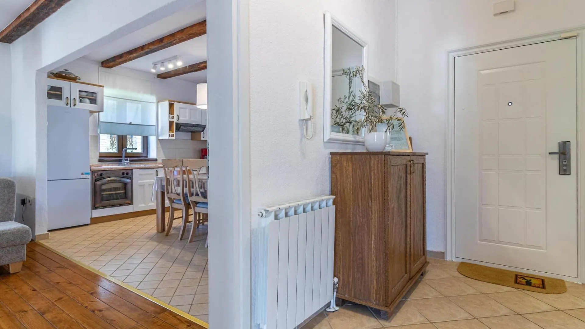 4 Bedroom Cozy Home In Cabrunici 克罗地亚