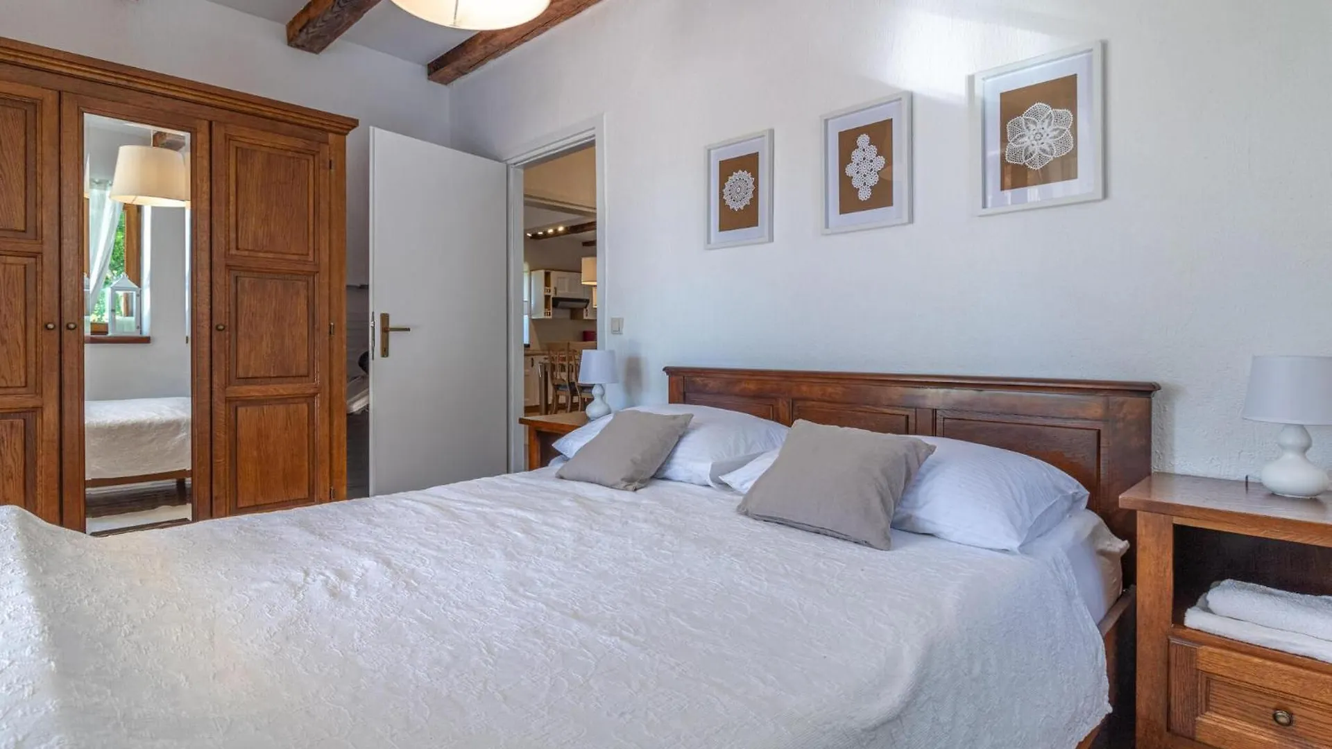 4 Bedroom Cozy Home In Cabrunici 度假居