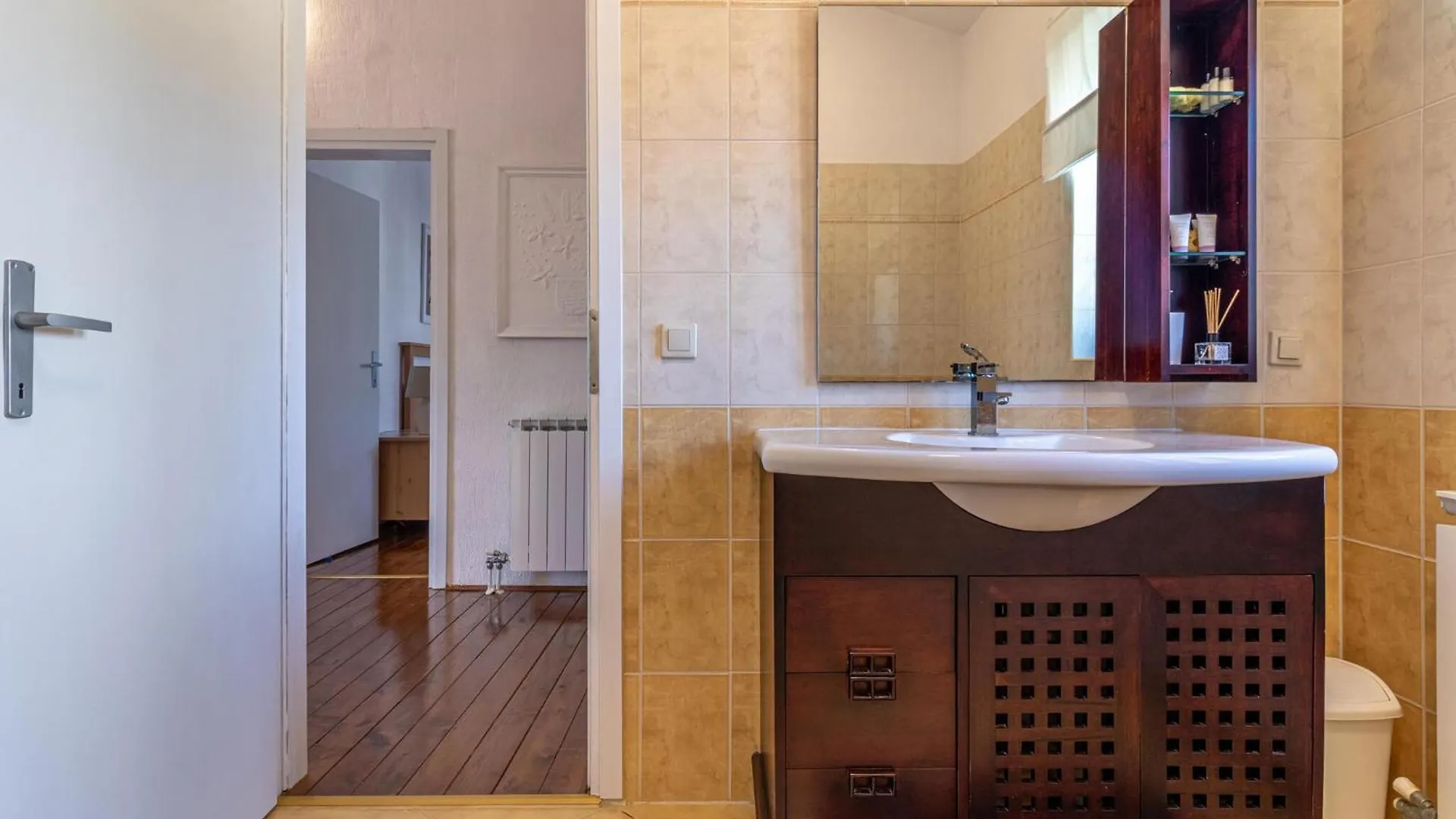 4 Bedroom Cozy Home In Cabrunici 0*,  克罗地亚