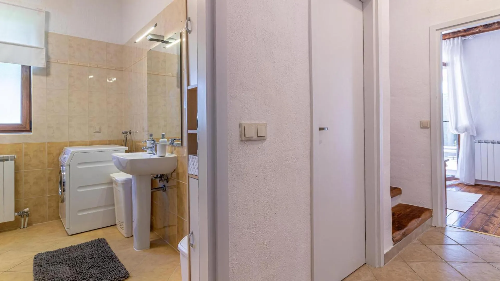 度假居 4 Bedroom Cozy Home In Cabrunici 克罗地亚