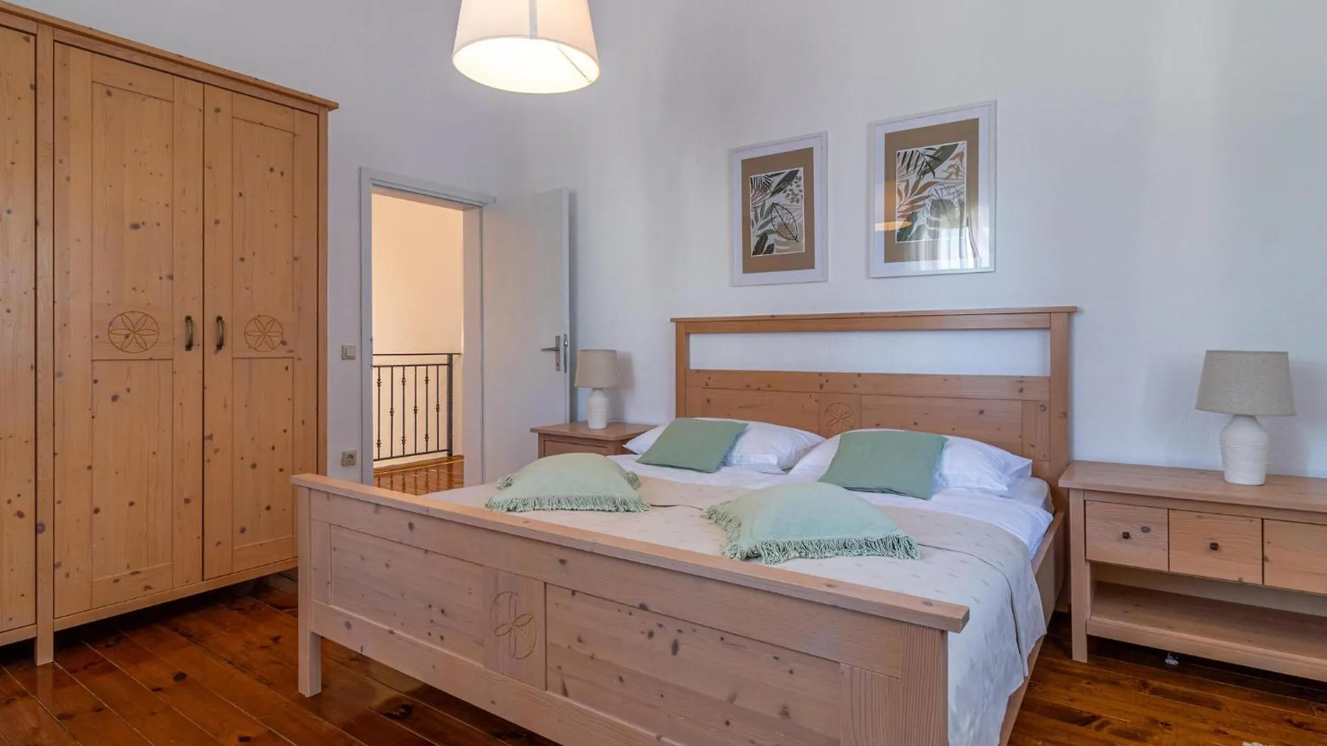 4 Bedroom Cozy Home In Cabrunici 克罗地亚