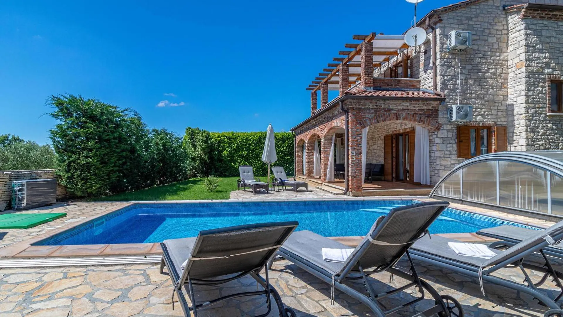 4 Bedroom Cozy Home In Cabrunici 0*,  Hırvatistan