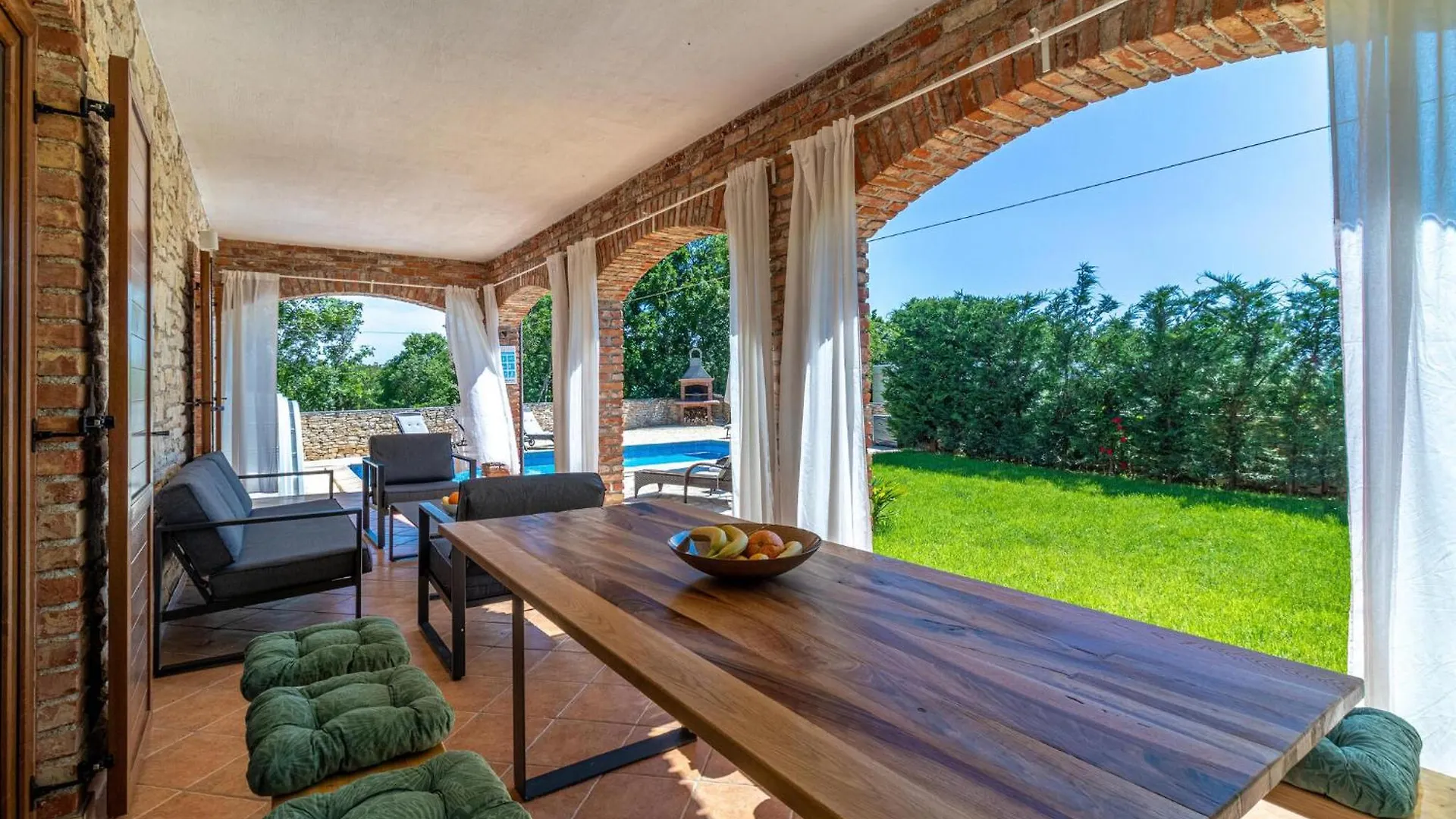 4 Bedroom Cozy Home In Cabrunici Tatil Evi