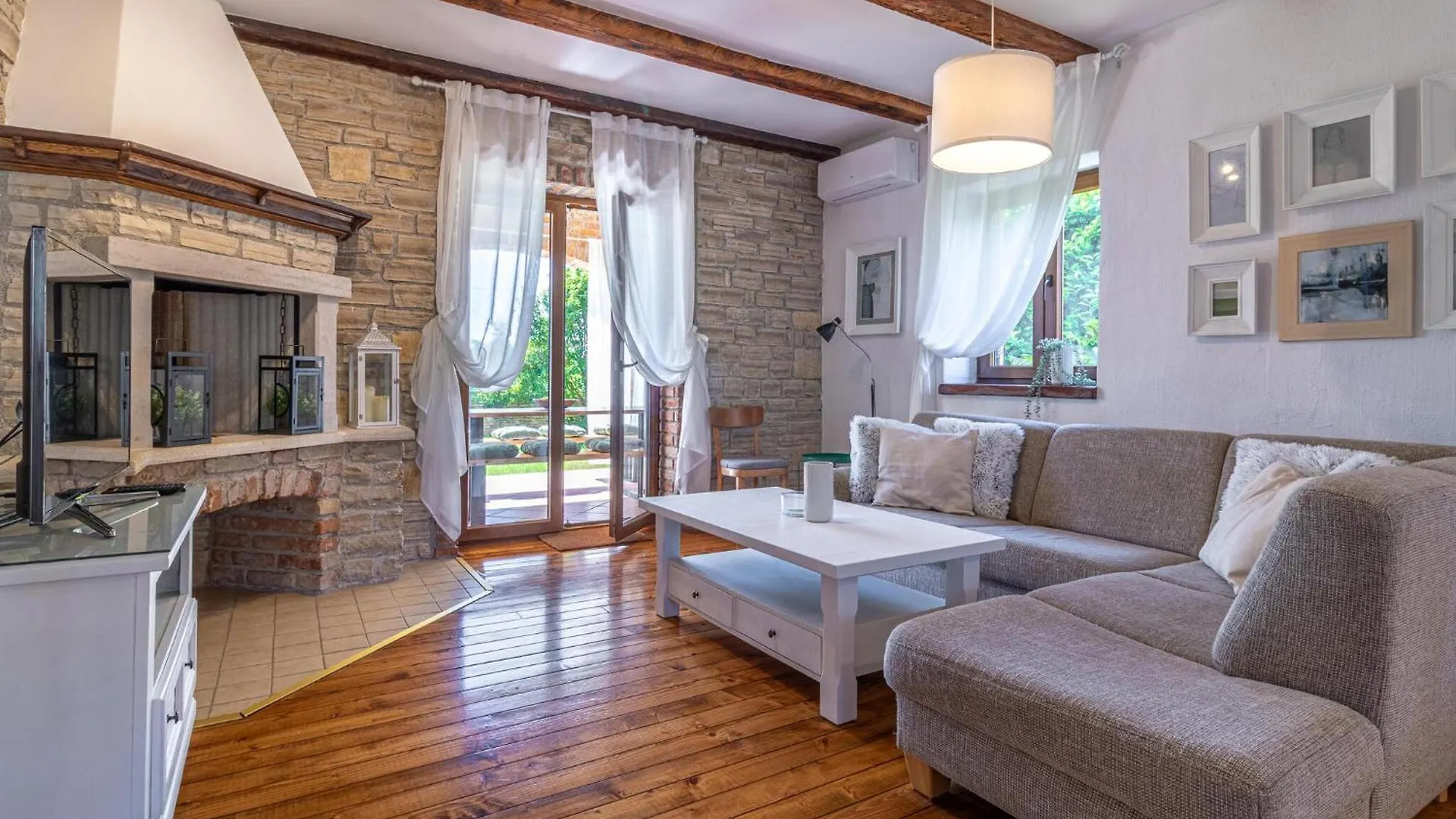 度假居 4 Bedroom Cozy Home In Cabrunici 克罗地亚